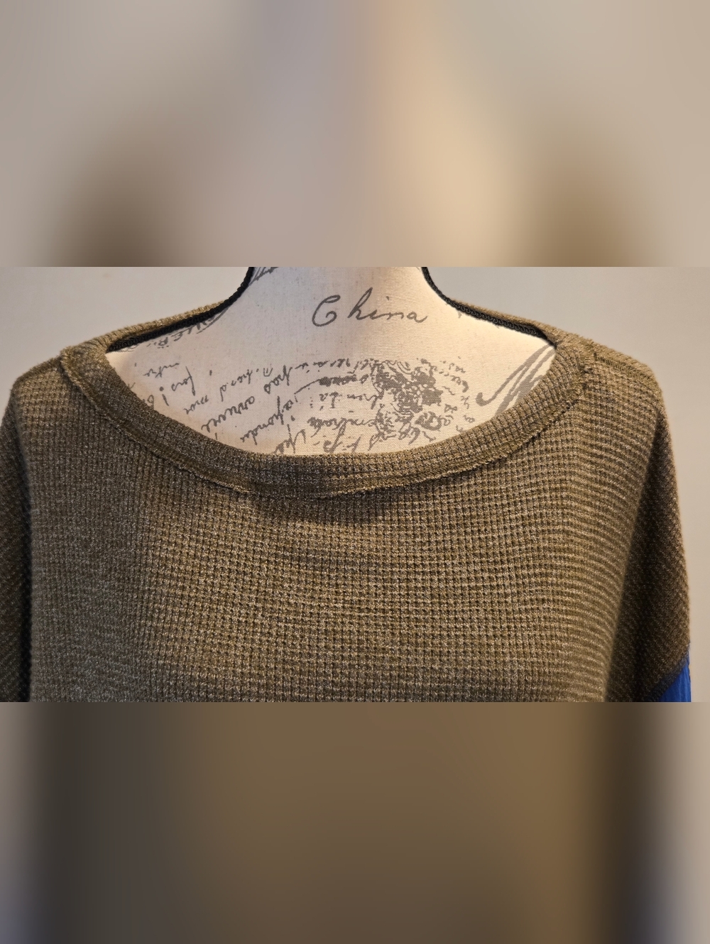 FREE PEOPLE Relaxed Thermal Top with Blue&Brown Patterned Sleeve Acents Size XS - Picture 7 of 16